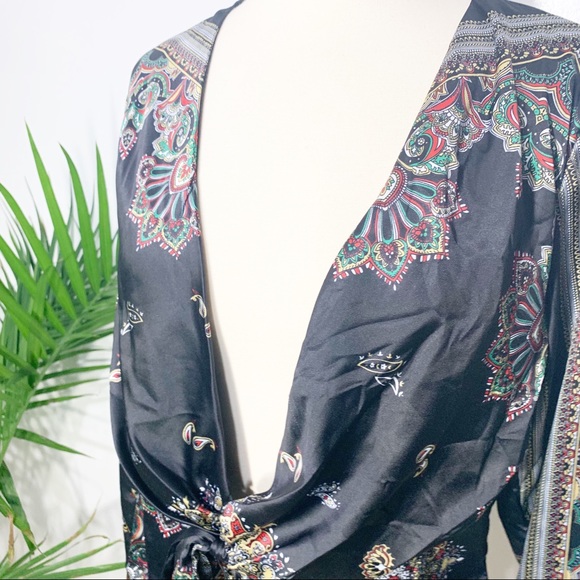 Banjul low v neck blouse - Picture 3 of 8